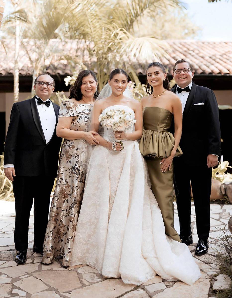 Eduardo, Marla, la novia Ruth, y sus hermanos Marcela y Eduardo Panayotti. 
