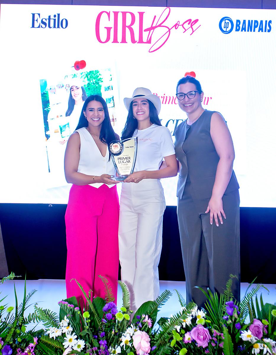 Norma Farías, Maytee Lobo y Johana Reyes.