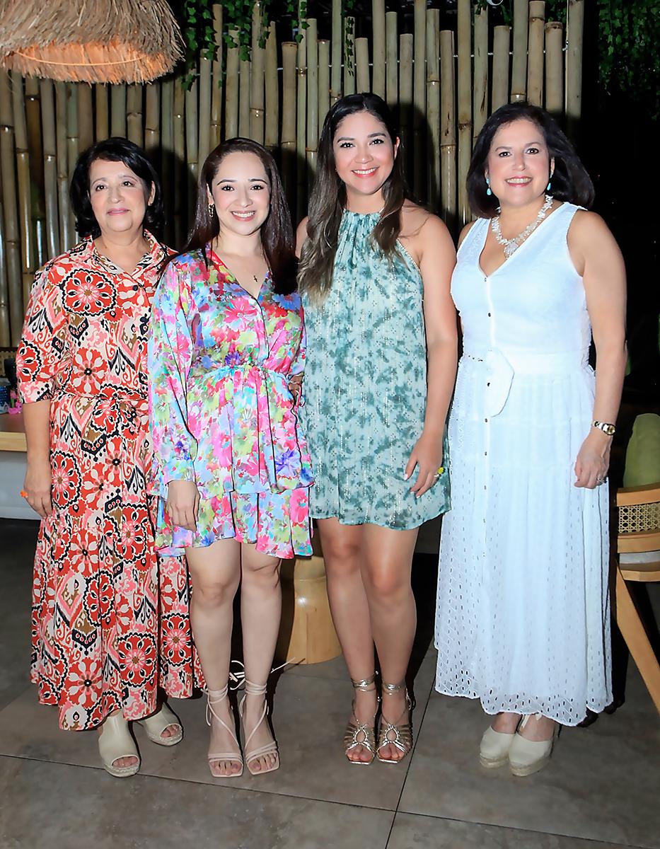 Velia Ocampo, Velina Núñez, Stephanie Velásquez y Ana Clemencia Bueso de Ferez.