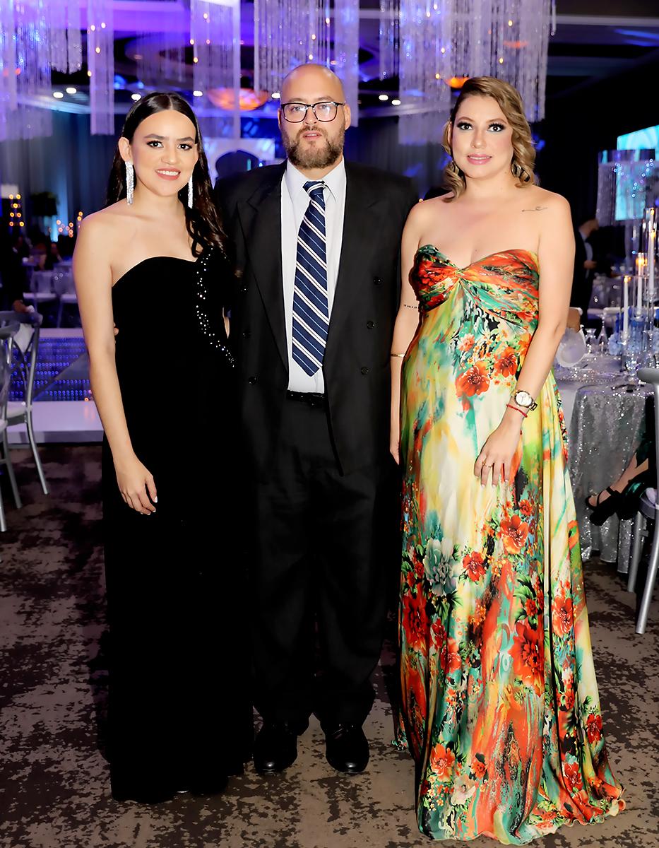 Andrea Mendizábal, Lenin O Connor y Pamela Mendizábal