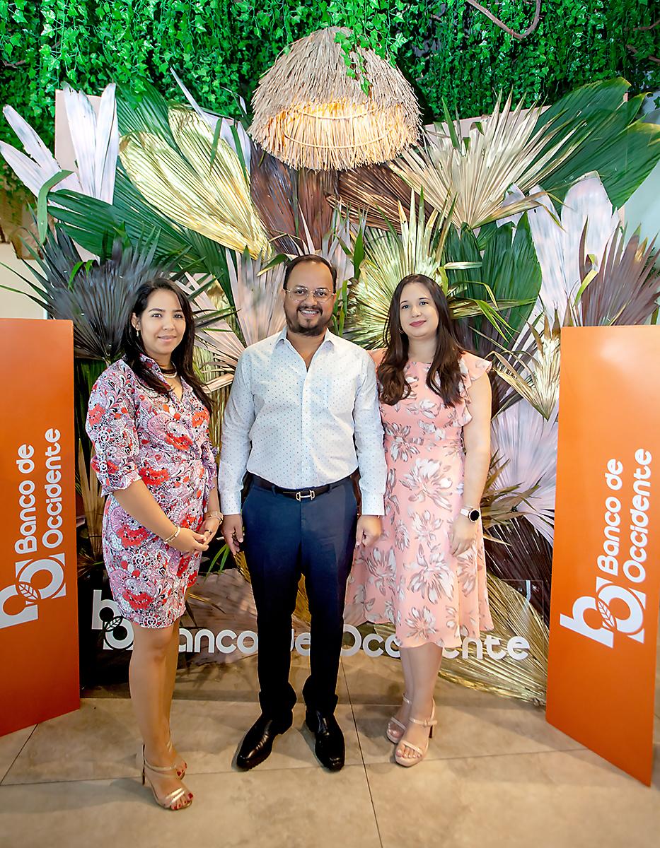 Christel Cano, Nahúm Moreno e Iris Rodríguez.
