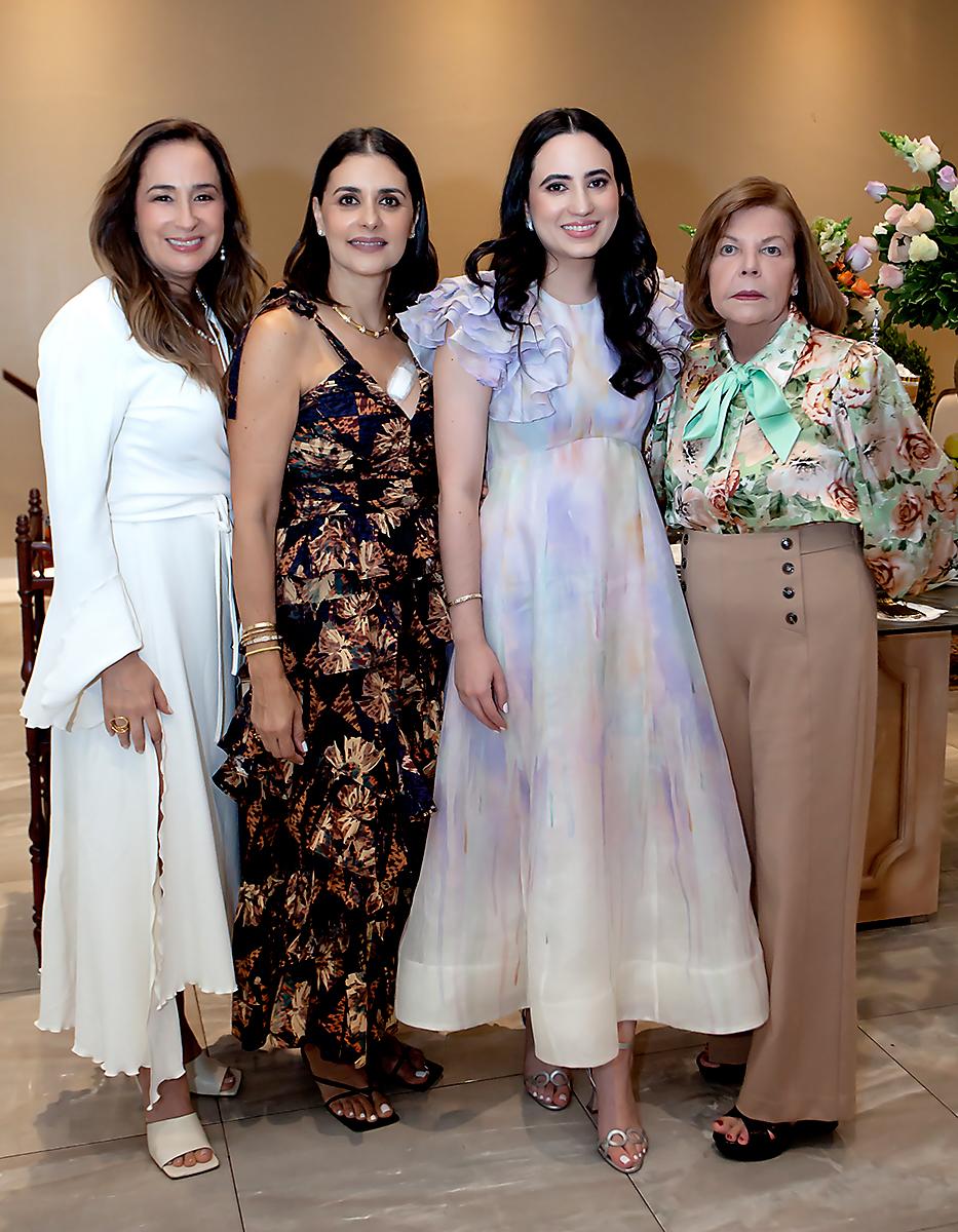 Griselle Córdoba, Mónica Piechotka, Camille Hawit y Hilda Córdoba.