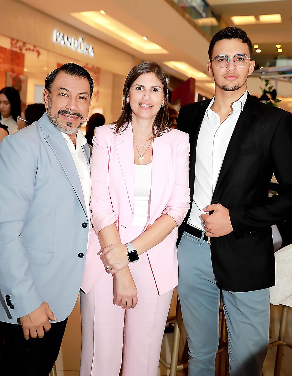 Yoyo Barrientos, Pamela Cruz 