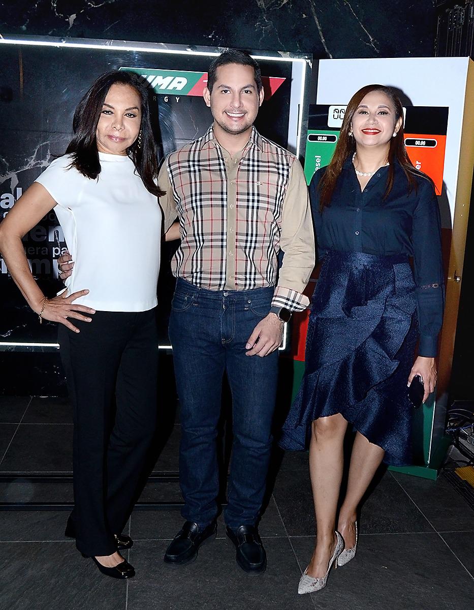 Golda Santos, Ariel Flores y Cindy Santos