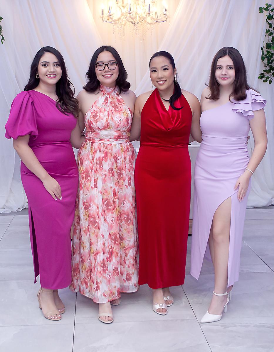 María Manzanares, Emilia León, Nidia León y Carmen Manzanares.
