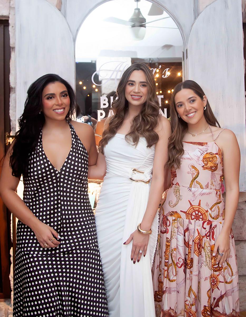 Natalia Medina, Alessa Matuty y Mariangela Larach.