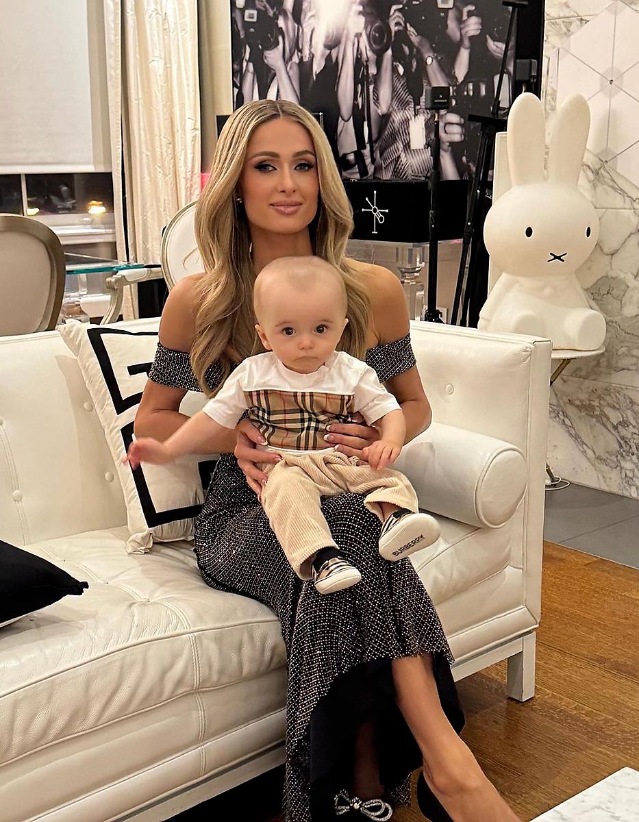 Paris Hilton responde a las crueles críticas sobre el tamaño de la cabeza de su bebe