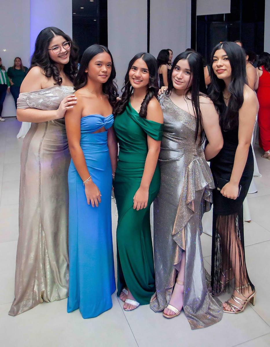 Olivia Mejía, Elyssa Ramos, Valeria Castellón, Maria Fernanda Benitez e Ivanna Servellón.