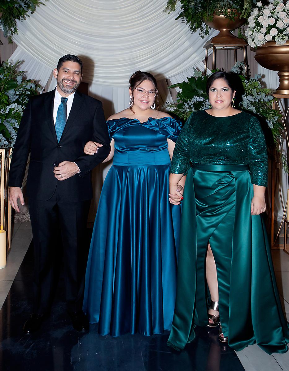 María José Brito Valladares con su tío Yankel Valladares y su madre Sue Ellen Valladares.