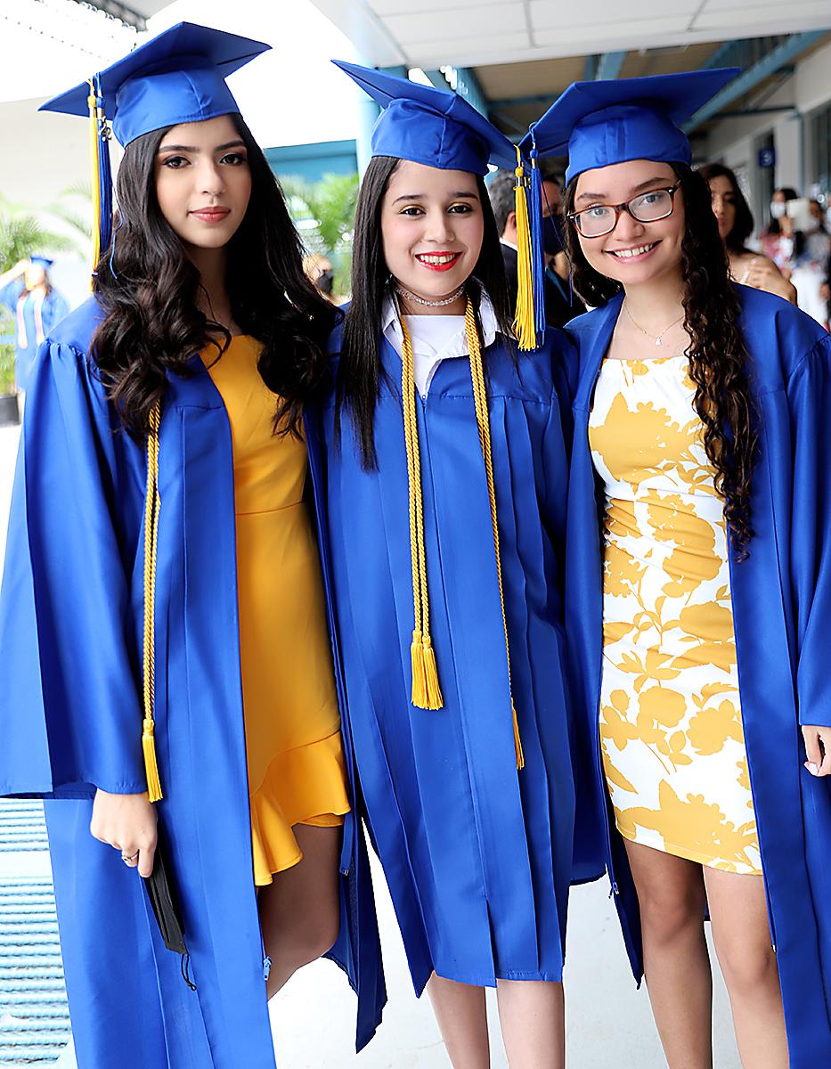 Luisa Salgado, María Pineda y Alejandra Argueta