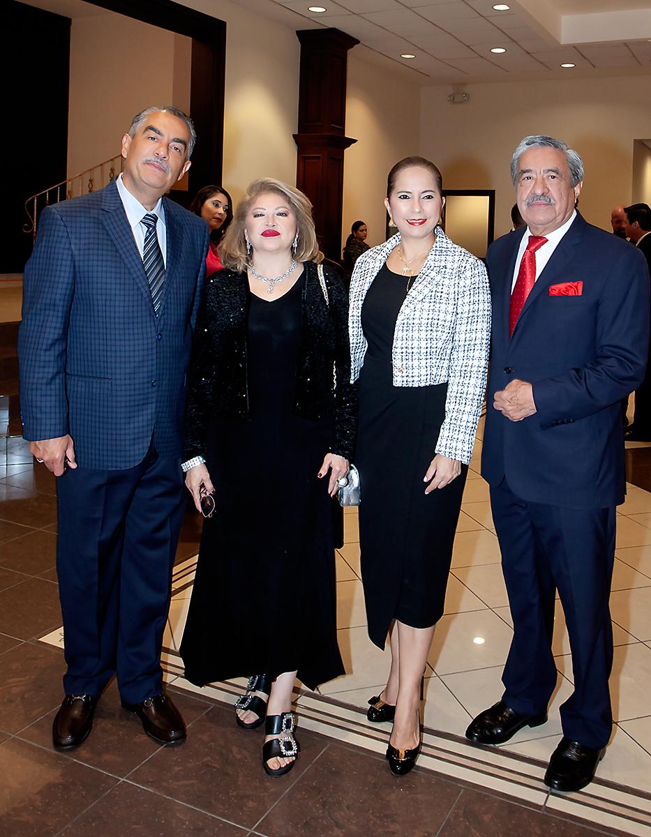 Víctor Lara y Maritza Soto de Lara con Sandra Matta y Rafael Flores.