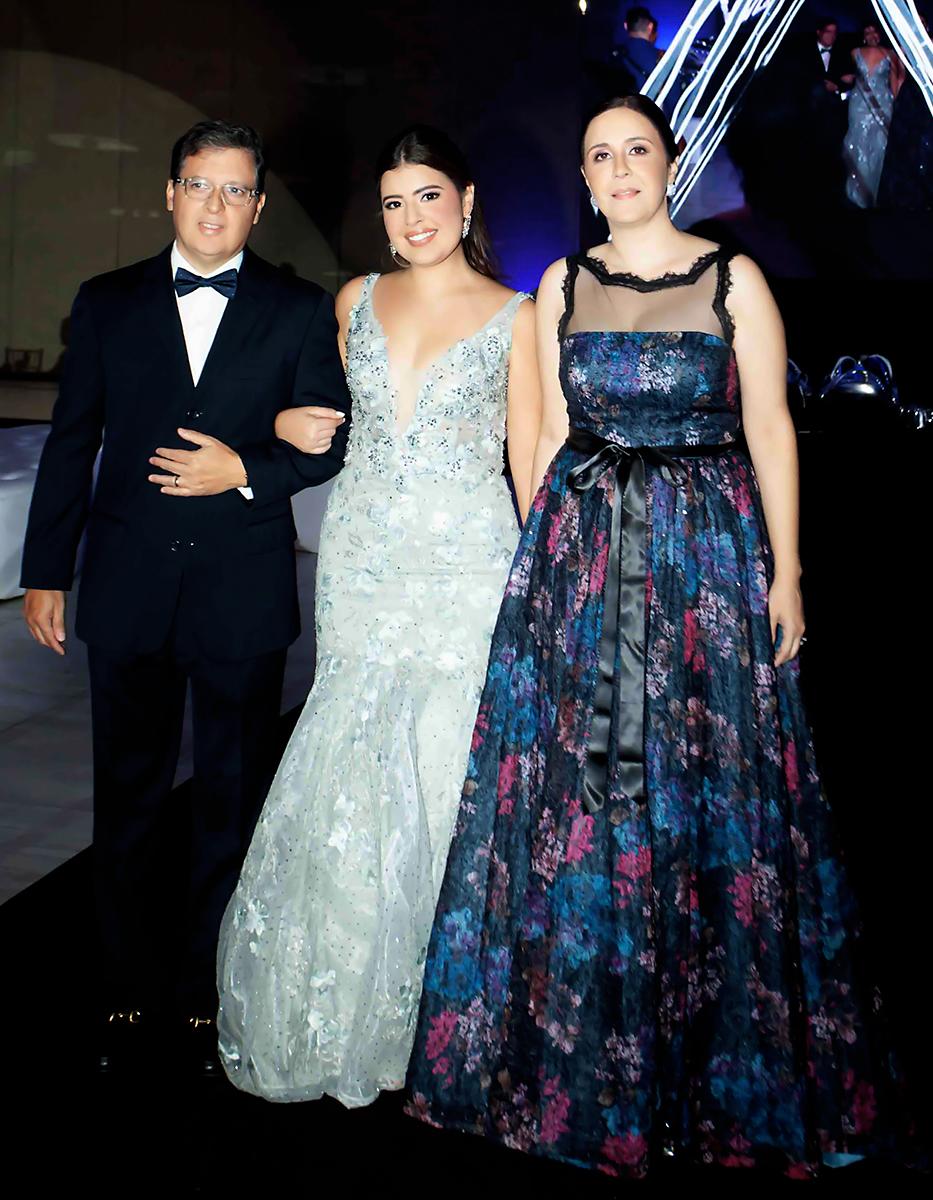Roberto, Adriana y Sabrina Segura.