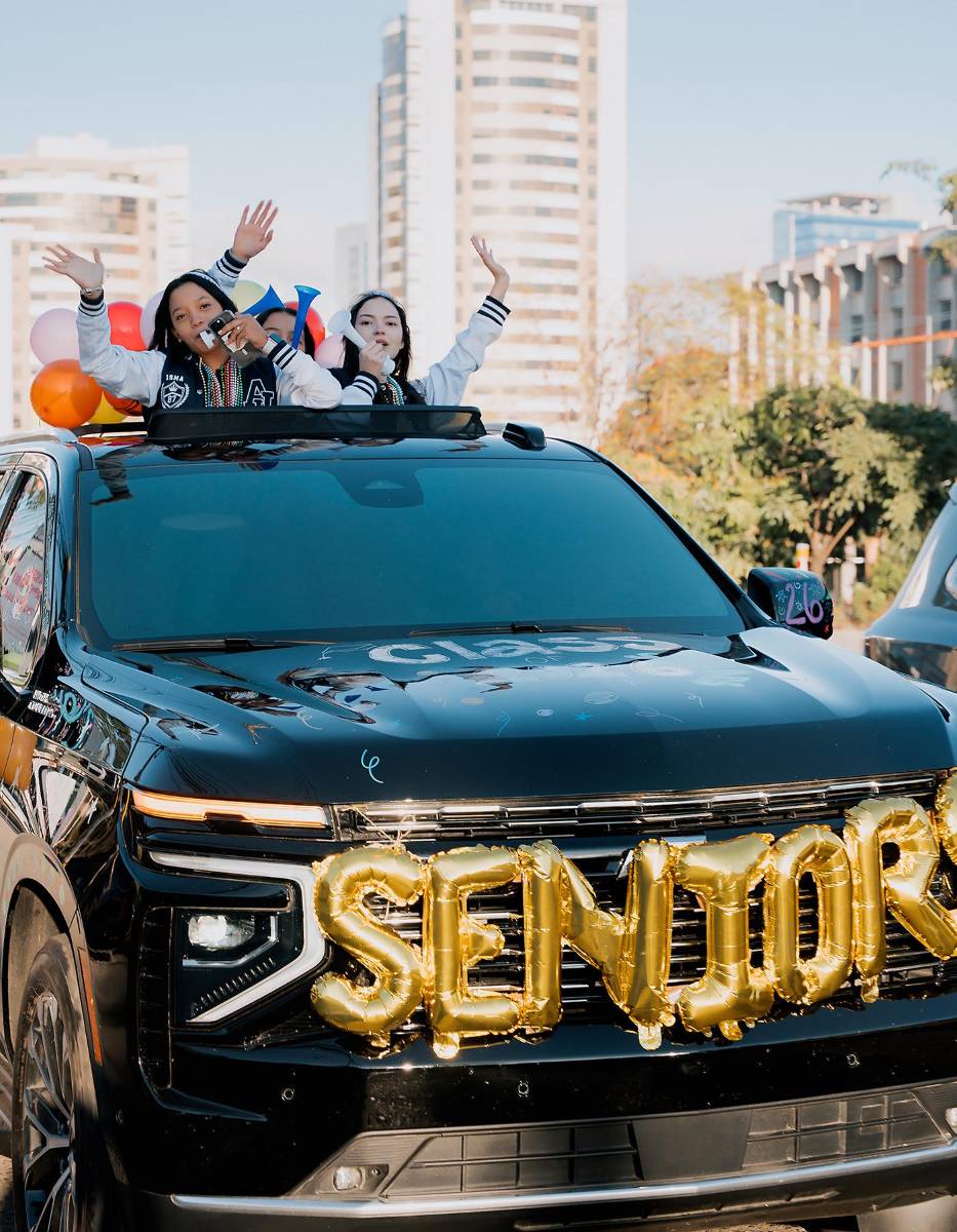 Senior entrance de la clase 2026 del Instituto María Auxiliadora