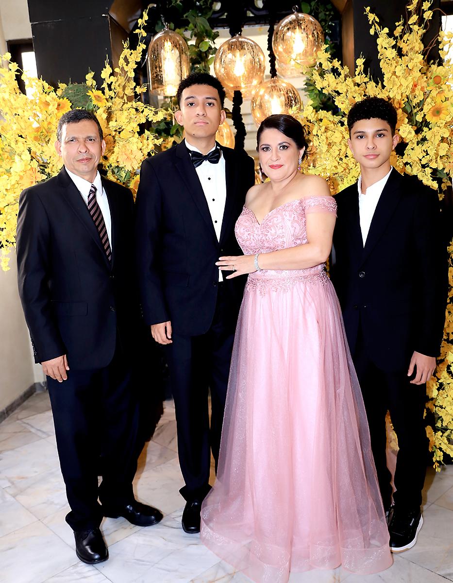 Invitados a la prom 2025 de la International School of Tegucigalpa