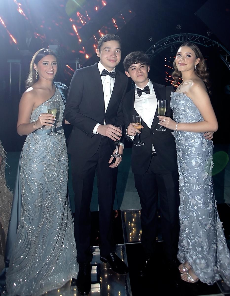 Jihan Gabrie, Diego Velásquez, Thomas Brown y Alejandra Cevallos.
