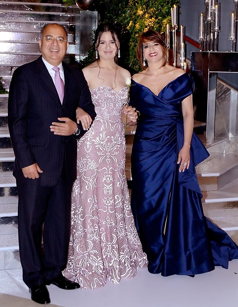 Germán y Andrea Dubón con Silvia Pineda