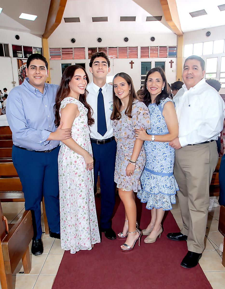 Lizza y Afif Handal con sus hijos Afif, Alexandra, Andrés y Lizza María Handal.