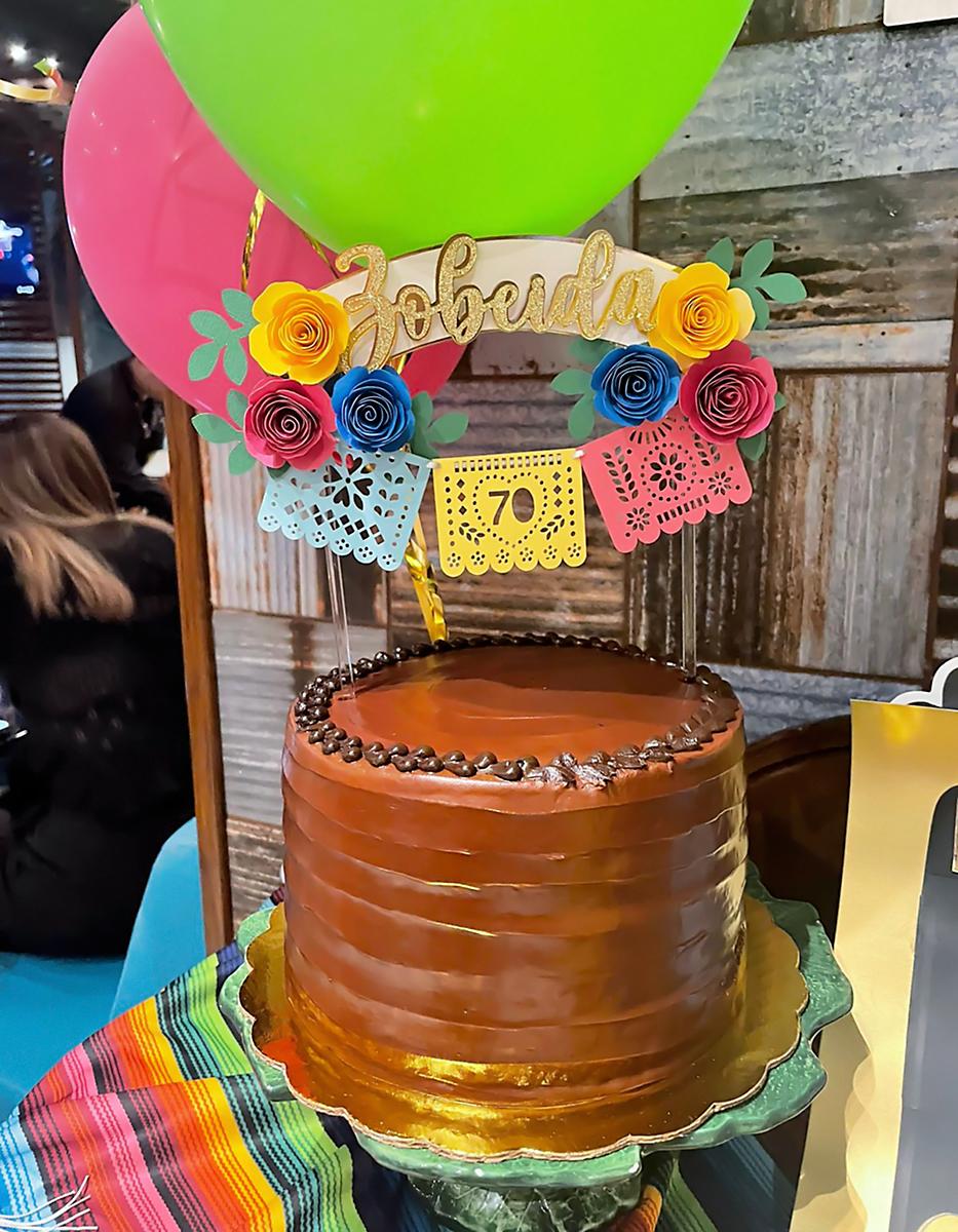 Torta cubierta de chocolate.