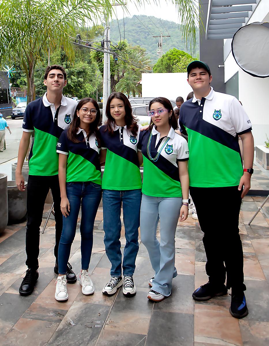 Andrés Handal, Elsy Gómez, Chelsea Orellana, Sophia Obando y Riad Asfura