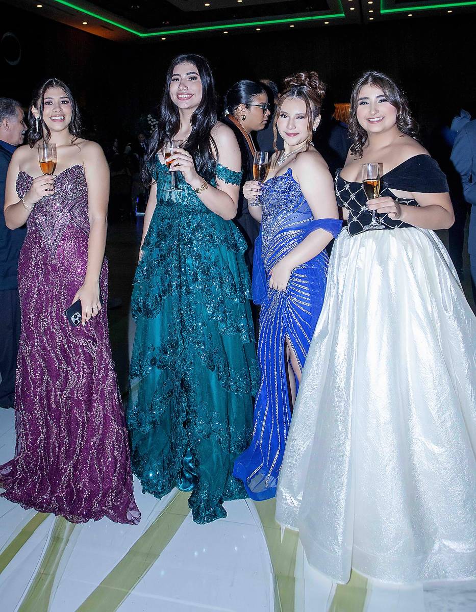 Gisselle Soriano, Marian Robles, Loany Navarro y Krystel Aguirre. 