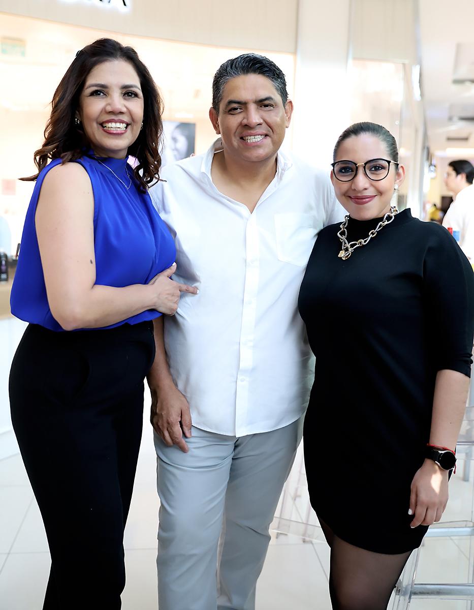 Mayte González José Luis Alvarenga y Gissel altamirano.