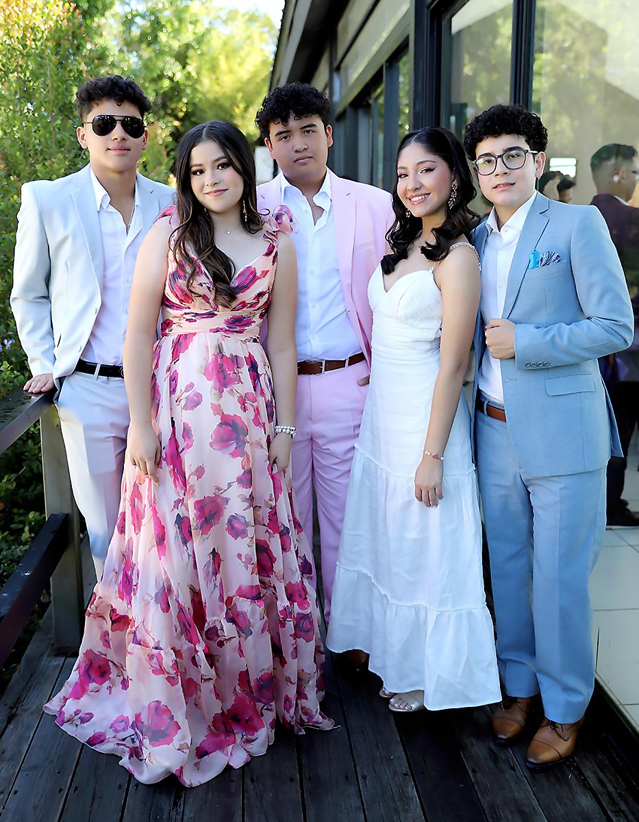 Diego Aparicio, Linda García, Diego Martínez, Alison Portillo y Eduardo Arévalo.