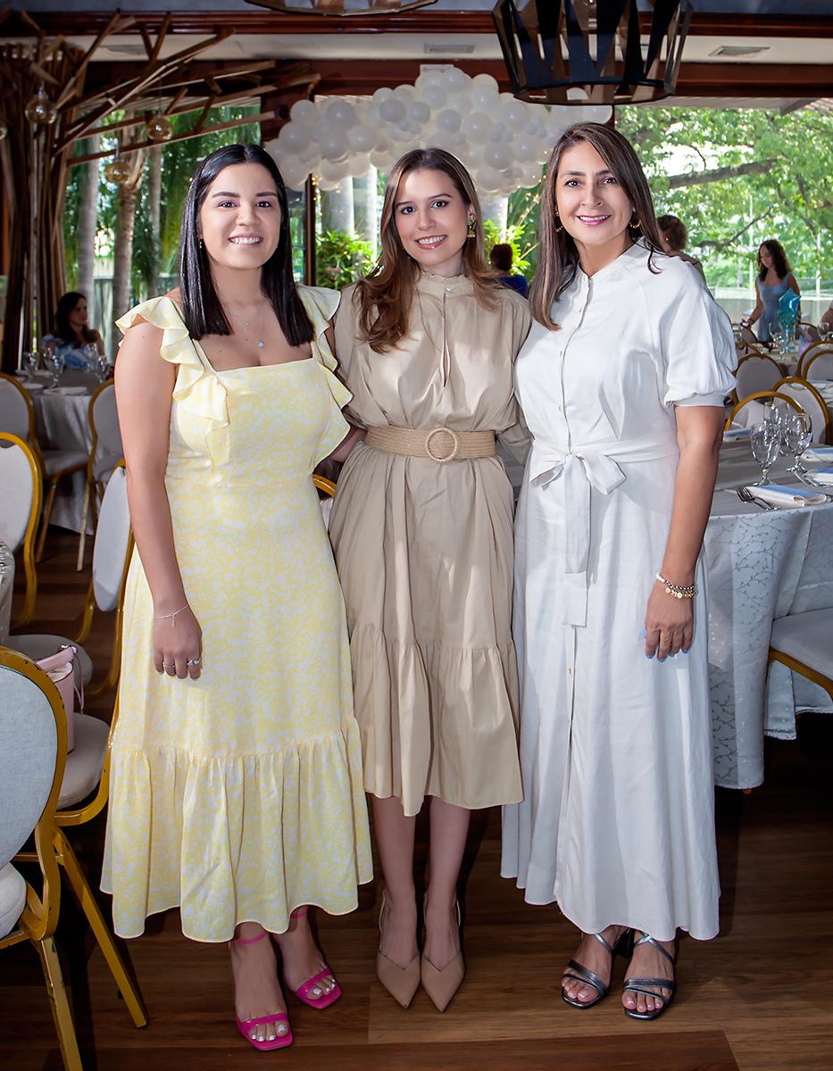 Norma Restrepo, Alexa Girón y Cinthia Hidalgo.