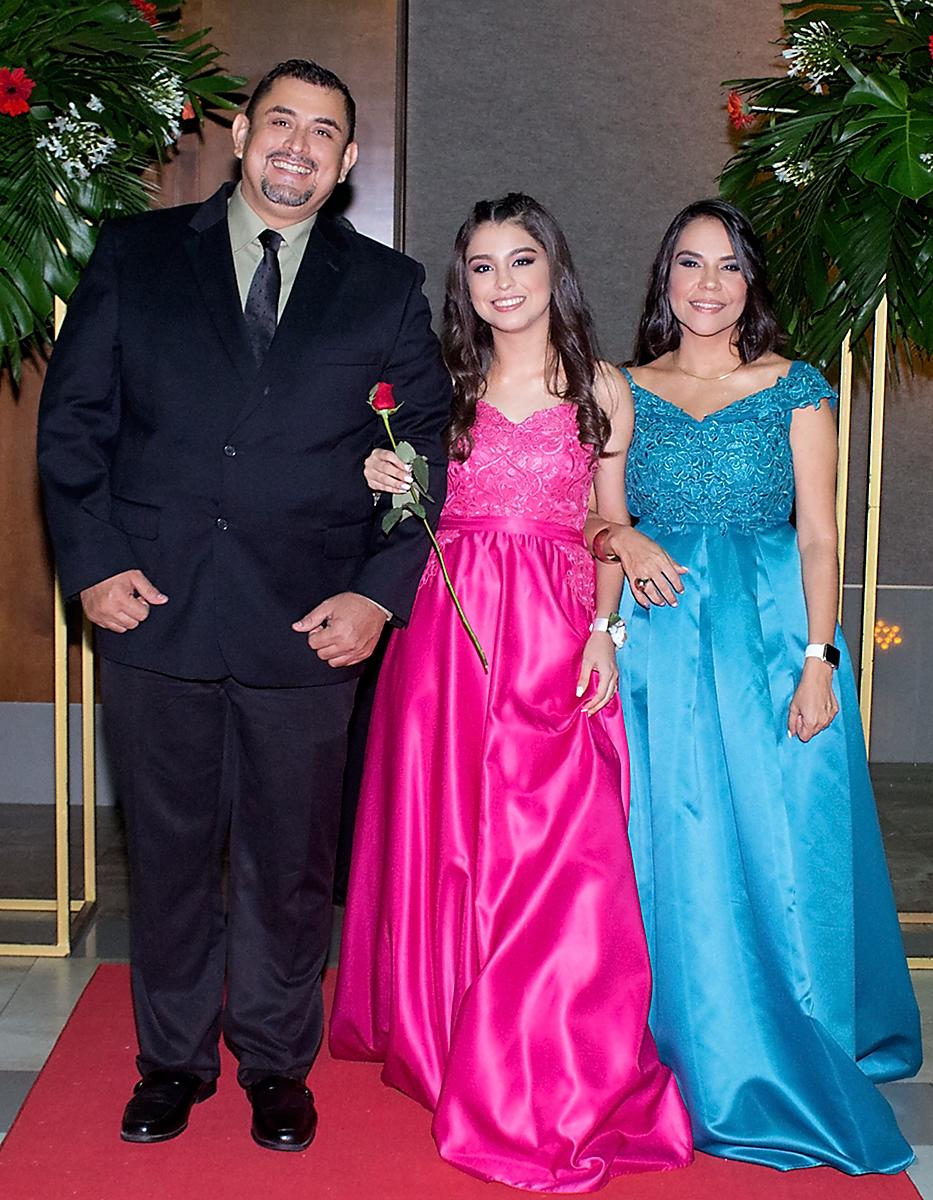 Patricio, Gimena y Dunia Contreras.