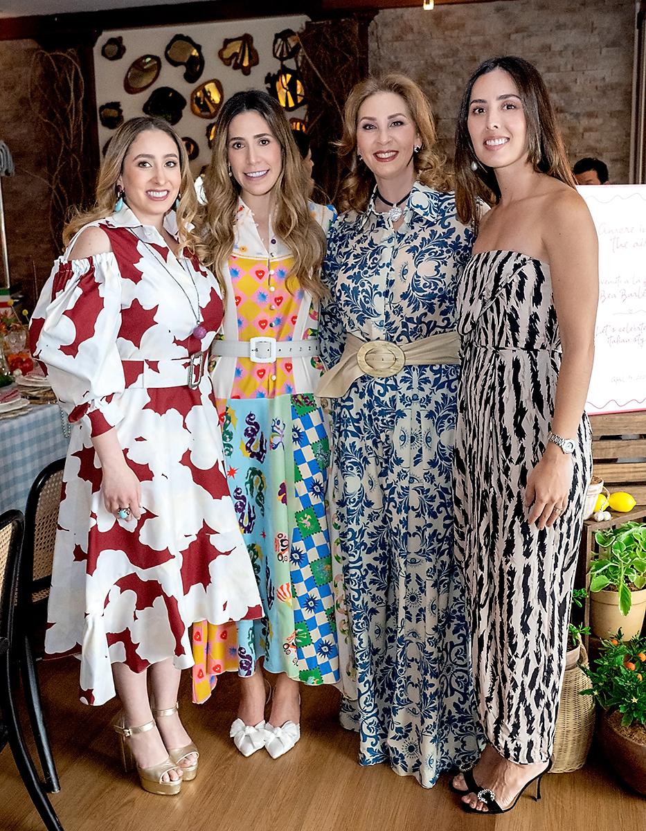 Jenny, Stephany, Jenny y Sofía Vitanza.