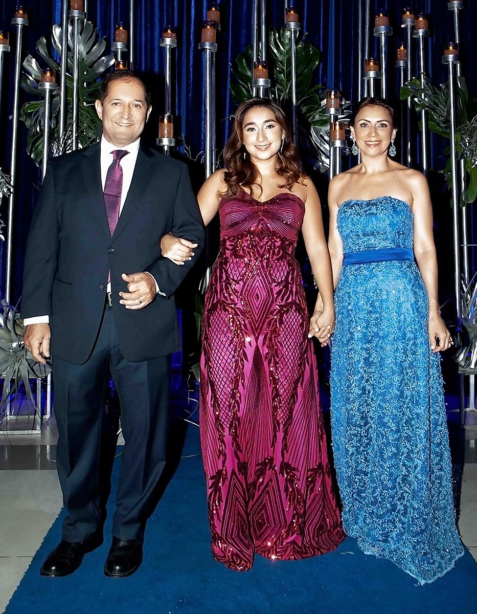 Ramón, Valentina y Maika Rosa de Chávez.