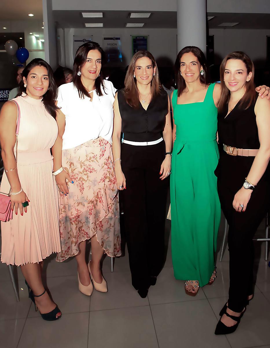 Raquel Canahuati, Jeannette Bendeck, Blanca Sansur, AlejandraSaade y Raquel Sansur.