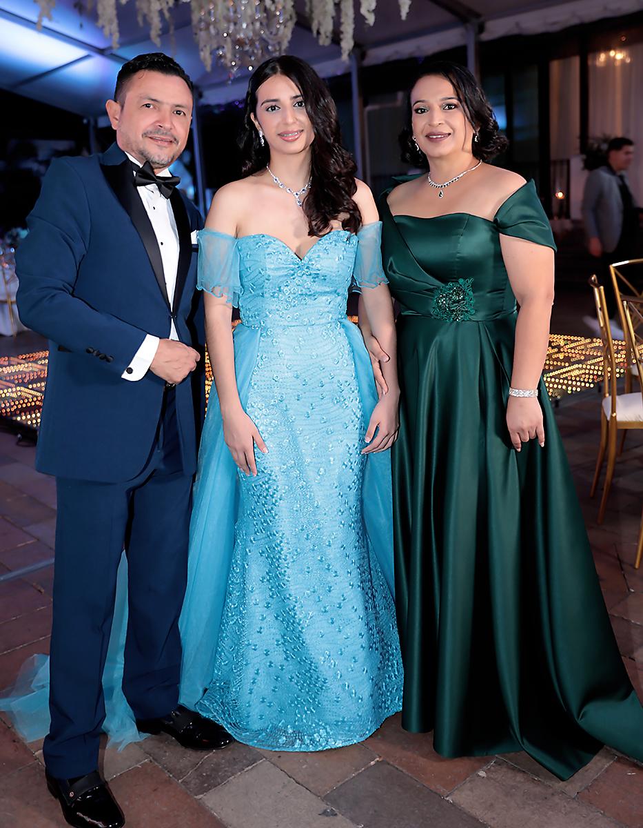 Miguel Tilguant, Andrea Tilguant y Sayra Castillo.
