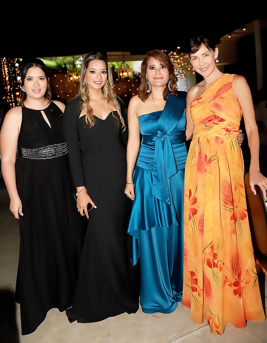 Carolina y Cecilia Mendoza, Rossana Mendoza Steiner, Lorenza Duron