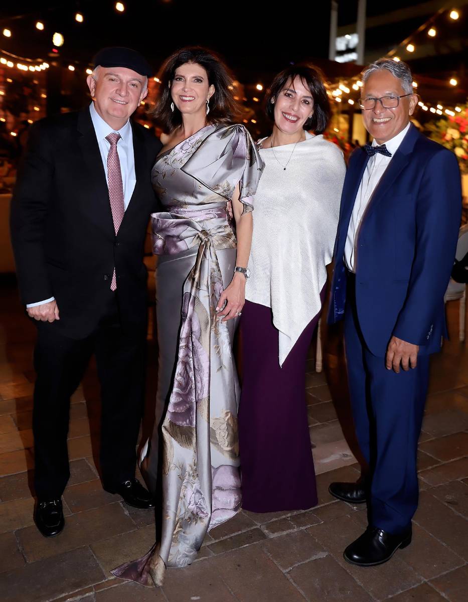 Esteban y Karen Espinosa y Lizzet y Rigo Sierra