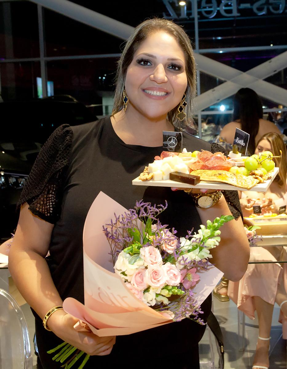 Joana Boadla, muestra sus creaciones.