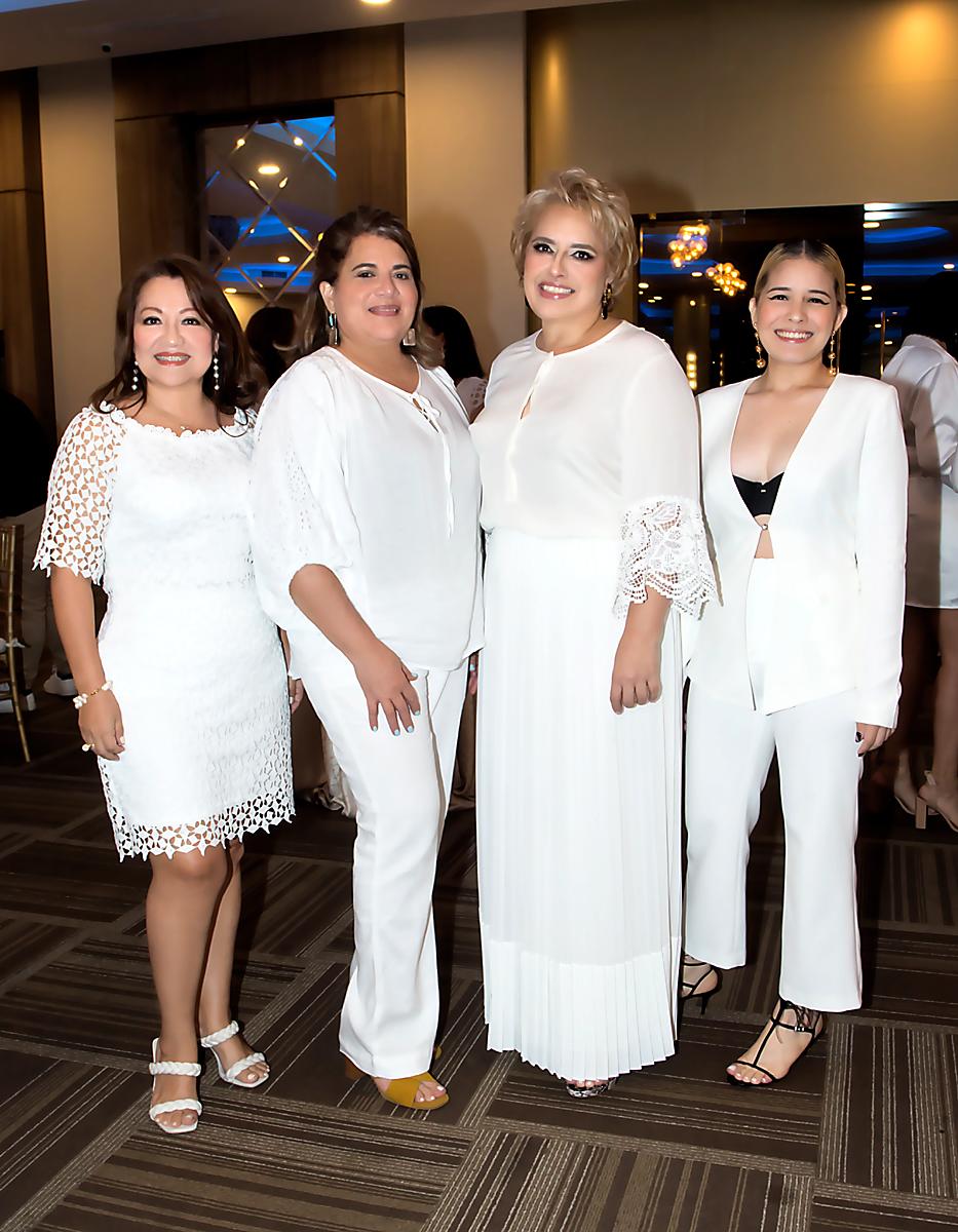 Aracely Muñoz, Zenia Oro, Karen Hernández y Karen Meara.