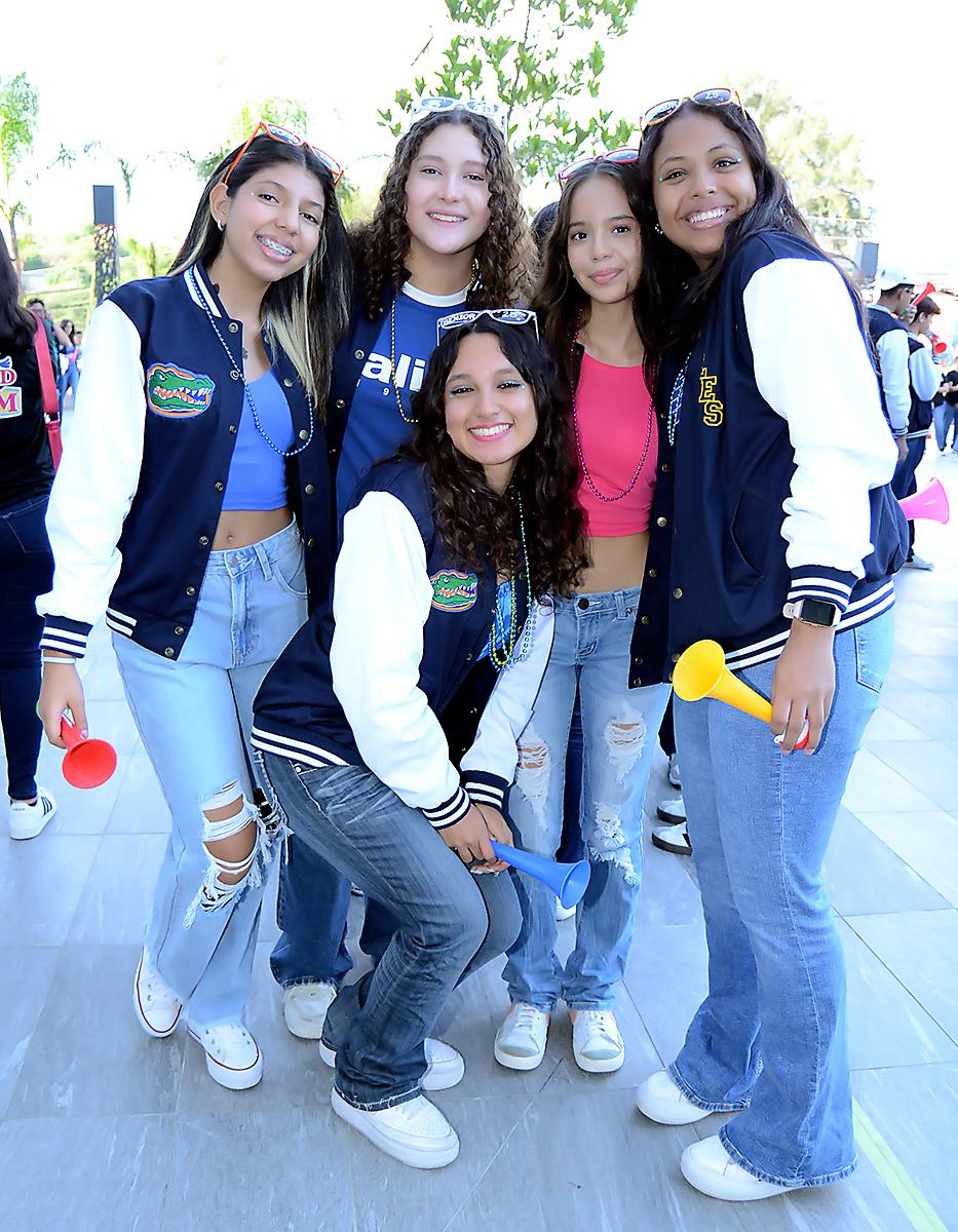 Ariadnna Sosa, Analia Corrales, Alessandra Espinal, Isabella Garcia y Andrea Carías.