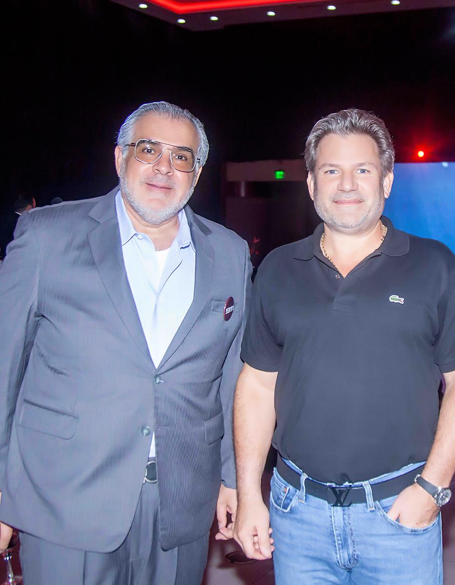 Túnel de luces neón.