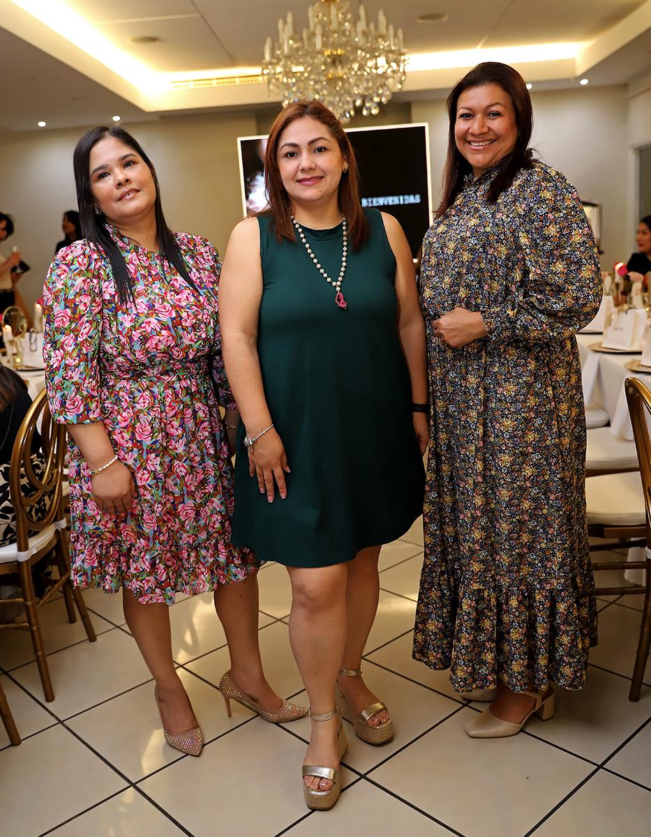 Mary Espinoza, Ena Duarte y Wendy Morales