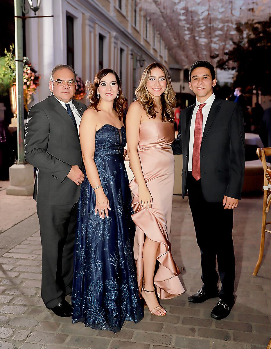 Marco, Lili, Carolina y Marco Aguirre
