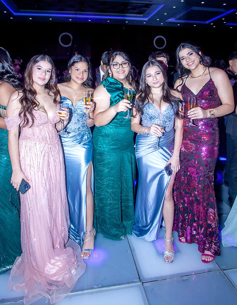 Karla Figueroa, Emily Caballero, Andrea Fúnez, Alejandra Rodríguez y Angie Medina.