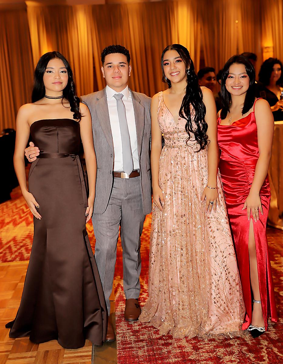 Gloria Galilea Pérez, Edwin Rodríguez, Tiffany Ramos y Alexandra Flores