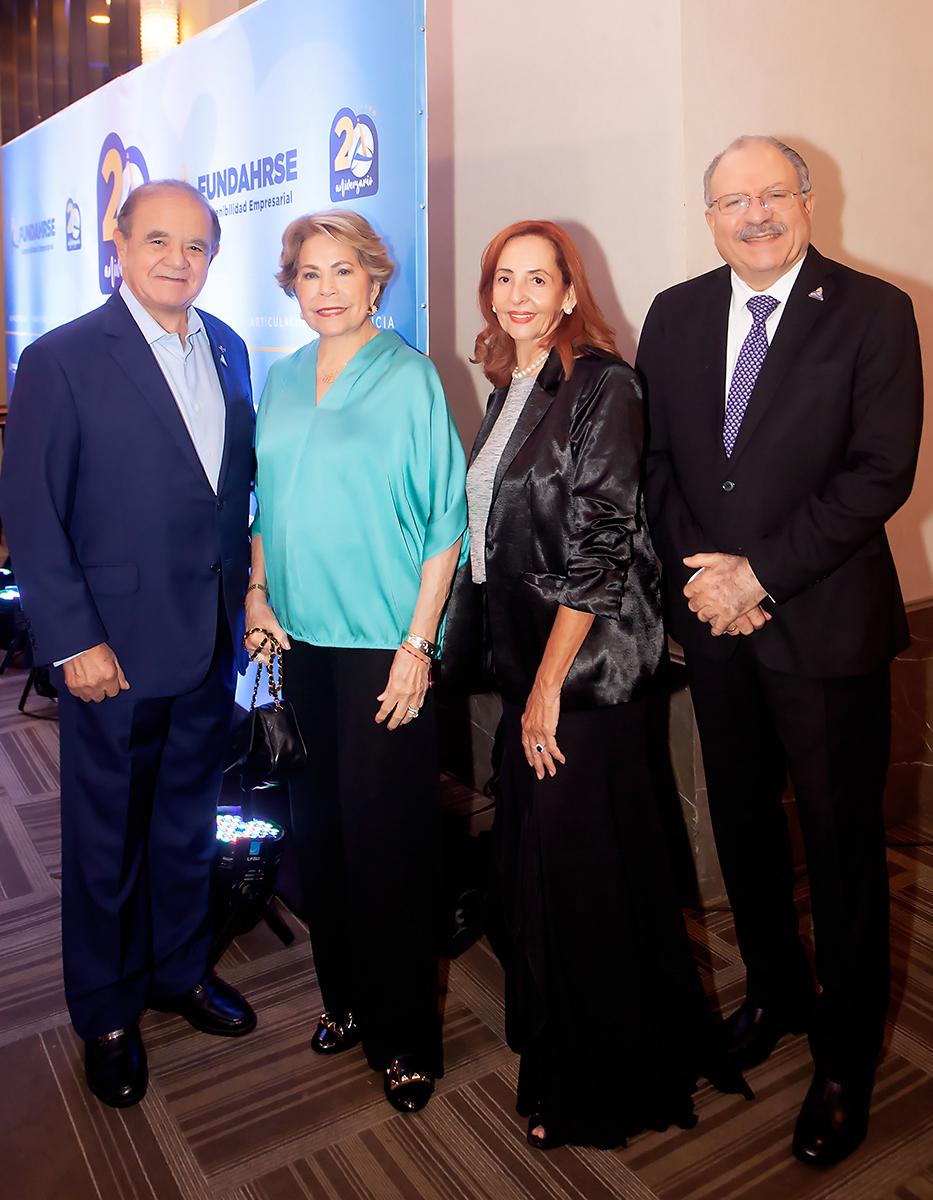 Alberto y Nena Díaz con Maky Leiva y Jacobo Kattan.