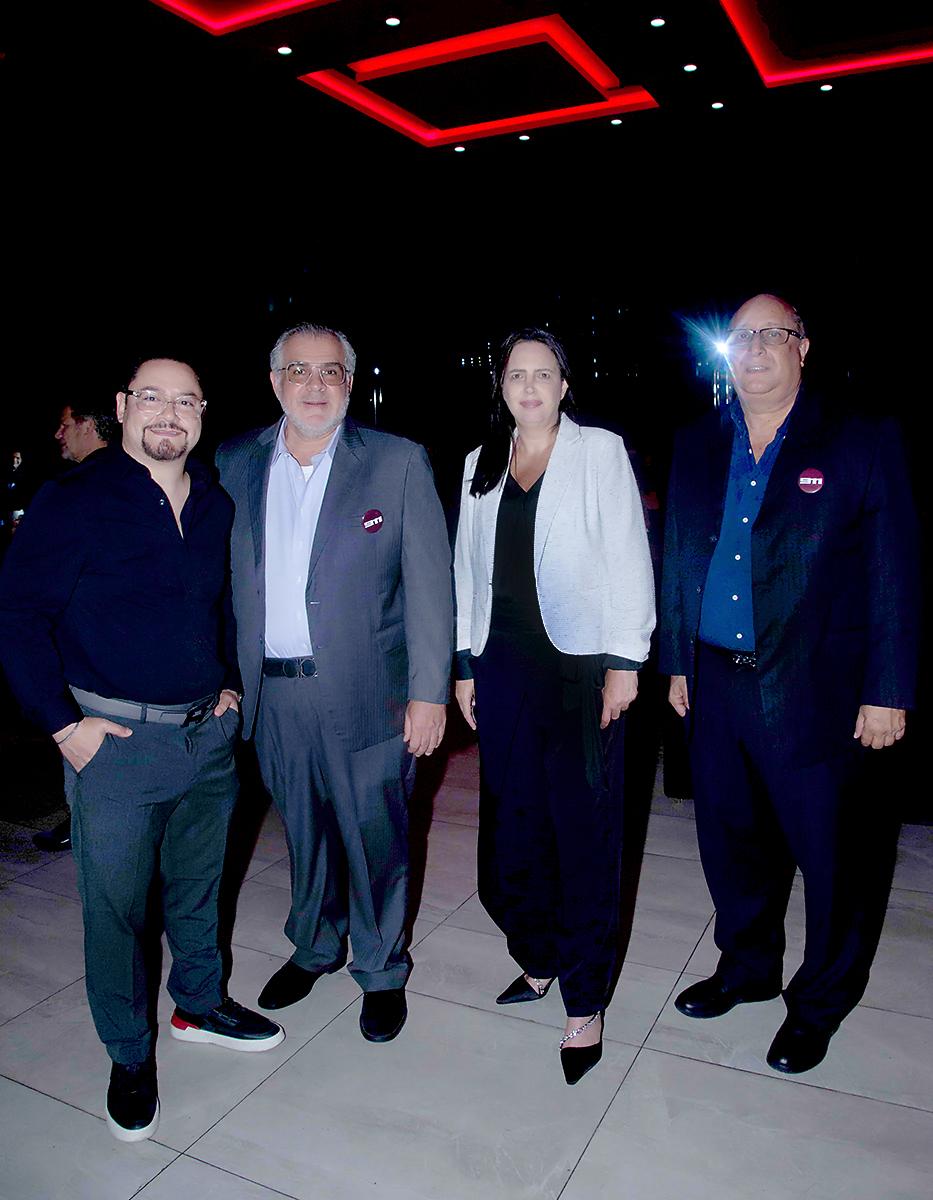 Ronald Cardona, Carlos Lama, Claudette de Lama y Alfredo León Gómez.