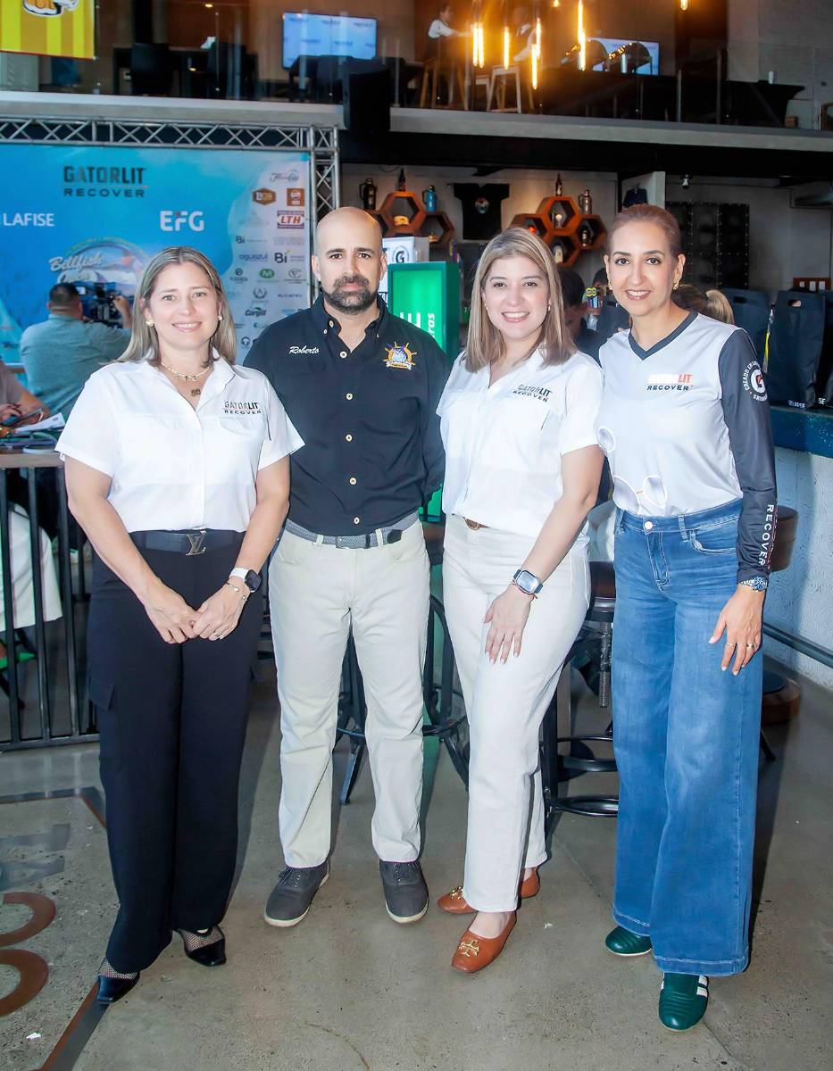 Melissa Villegas, gerente de Mercadeo de Bebidas no Carbonatadas; Roberto Calderón, presidente del Club de Pesca del Caribe, Mariela Guzmán, coordinadora de Mercadeo EMSULA; y Koritza Álvarez, coordinadora de Medios EMSULA.