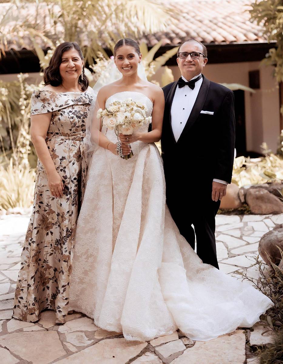 Asi se vivió la boda eclesiástica de Johannes Múller y Ruth Panayotti