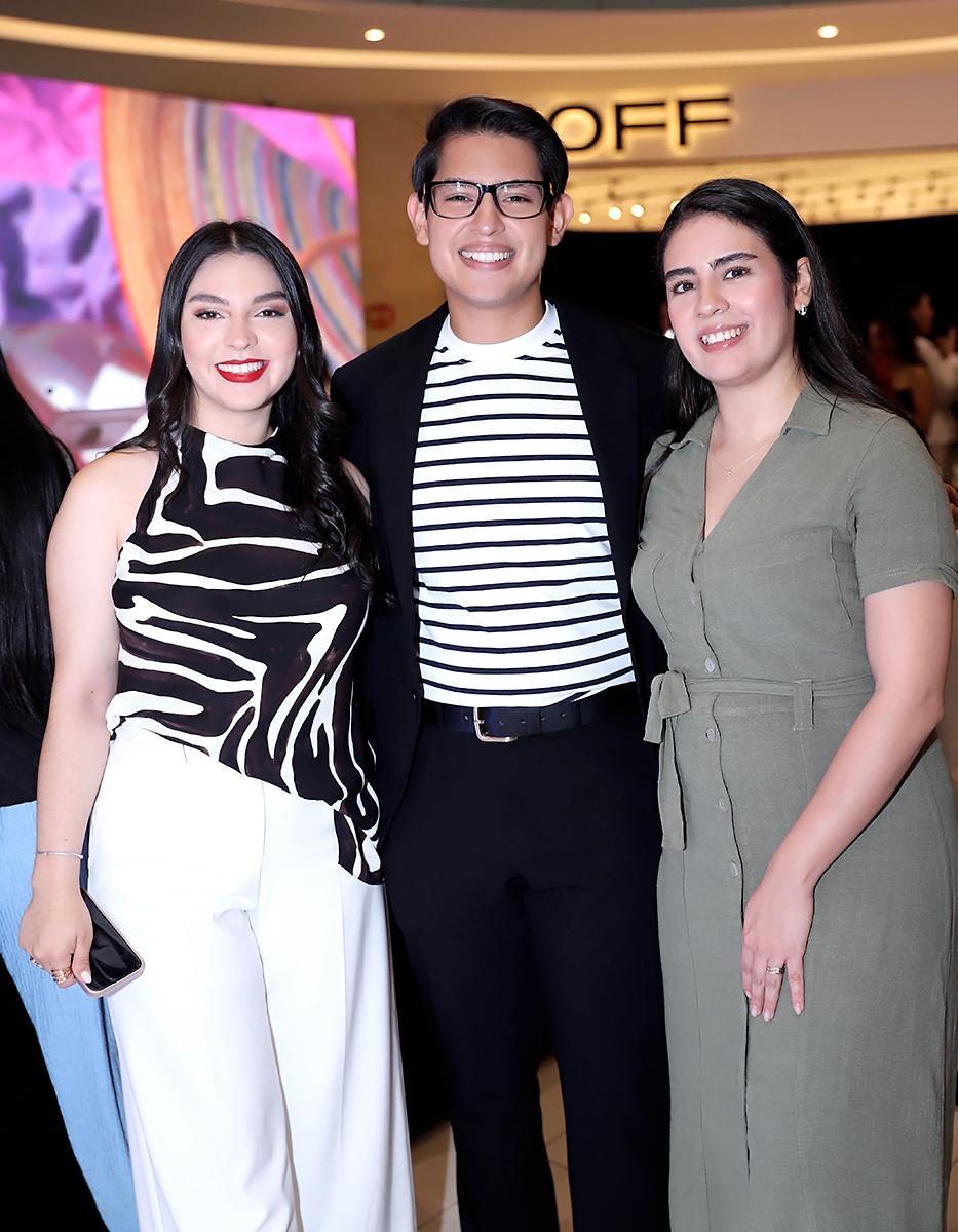 Mónica Castellanos, Ariel Córdova y Samaria Córdova.