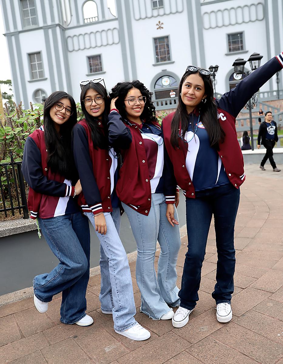 Ivanna Flores, Valerie Mercado, Alexa Aguilar y Alexandra Calix 