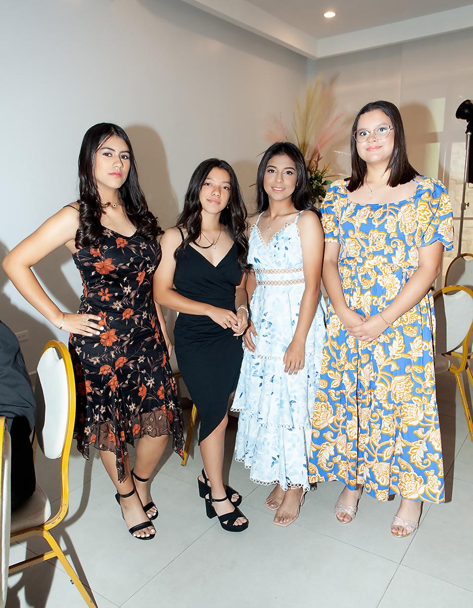 Gabriela Muñoz, Loyda Martínez, Ana Aviléz y Victoria Narváez