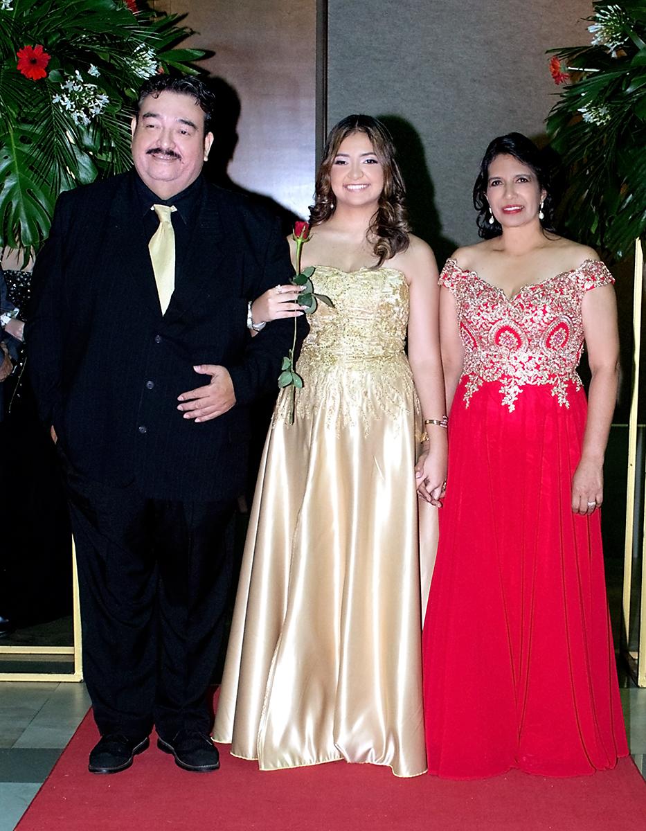 Juan Carlos y Ana Florencia Montalvo con Patricia Cubas.